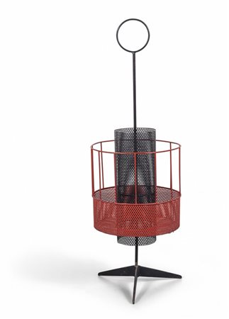 UN PORTARIVISTE, anni '50. <br>Acciaio 