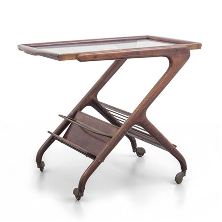 UN CARRELLO, anni '50. <br>Legno di noce, 