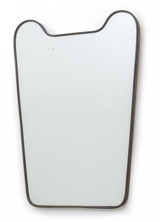  UNO SPECCHIO DA PARETE, anni '50. <br>Ottone, 