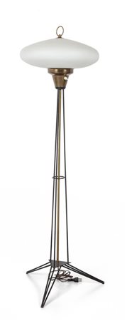 UNA LAMPADA DA TERRA, anni '50. <br>Tondino di 