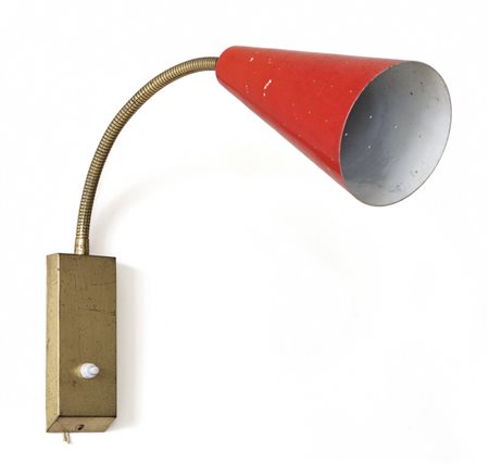  UNA LAMPADA DA PARETE, anni '50. <br>Ottone, 