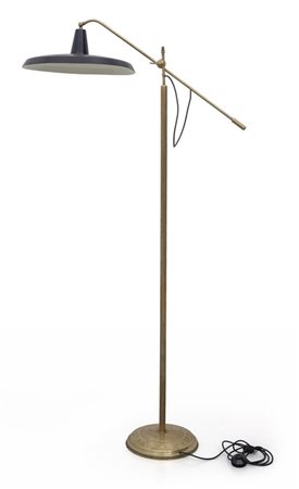 UNA LAMPADA DA TERRA, anni '50. <br>Ottone, 