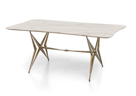 UN TAVOLINO, anni '50. <br>Ottone, marmo. <br>Cm 