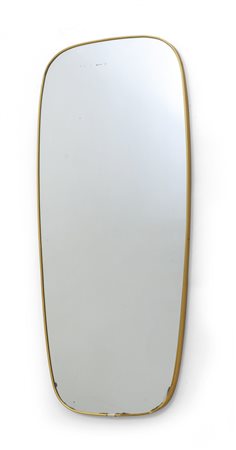 UNO SPECCHIO DA PARETE, anni '50. <br>Ottone, 