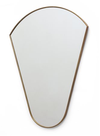 UNO SPECCHIO DA PARETE, anni '50. <br>Ottone, 
