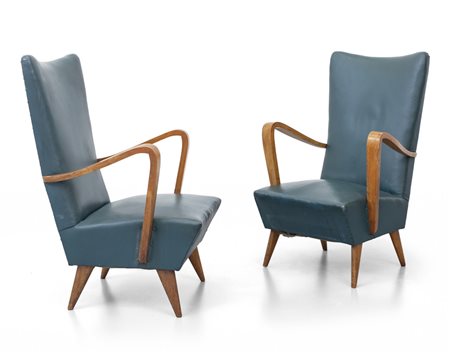 DUE POLTRONE, anni '50. <br>Legno di faggio, 