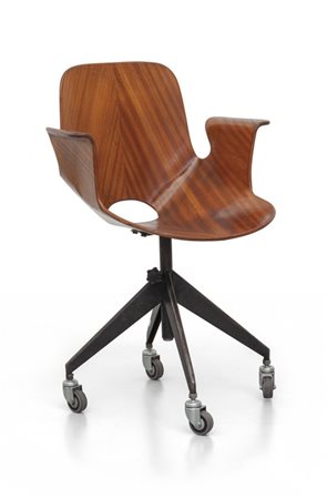 VITTORIO NOBILI <br>Una poltroncina 'Medea' su 