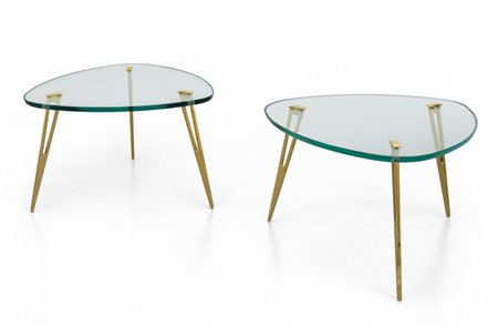 DUE TAVOLINI, anni '50. <br>Ottone, cristallo 