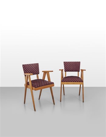  DUE POLTRONCINE, anni '50. <br>Legno di faggio, 