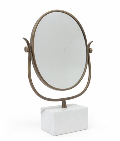 UNO SPECCHIO DA TAVOLO, anni '50. <br>Marmo, 