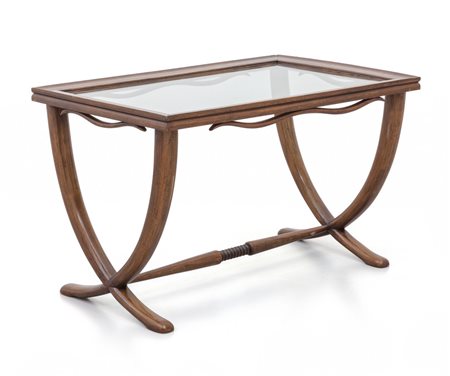 UN TAVOLINO, anni '50. <br>Legno di noce, 