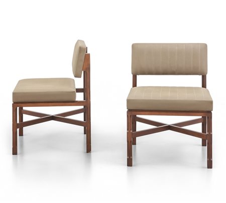 DUE POLTRONCINE, anni '60. <br>Legno di teak, 