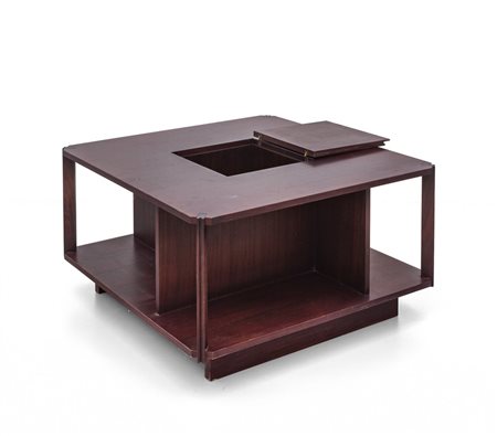 UN TAVOLINO, anni '60. <br>Legno impiallacciato 