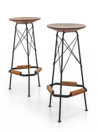 DUE SGABELLI-BAR, anni '60. <br>Tondino di ferro 