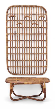 UN APPENDIABITI DA PARETE E UN TAVOLINO, anni 