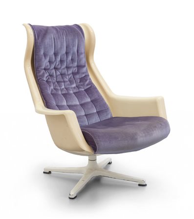  UNA POLTRONA GIREVOLE, anni '60. <br>Supporto di 