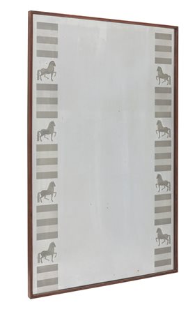  UNO SPECCHIO DA PARETE, anni '60. <br>Cristallo 