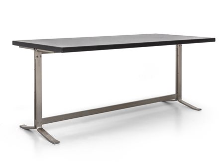  FORMANOVA (Editotre)<br>Una scrivania, anni '60. 