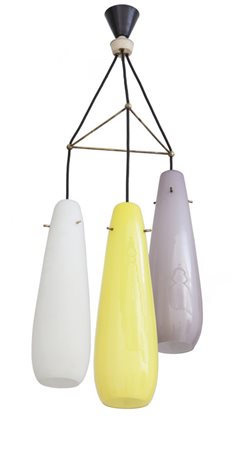 UNA LAMPADA  A SOSPENSIONE, anni '60. <br>Ottone, 