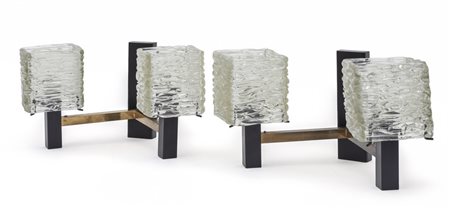  DUE LAMPADE DA PARETE, anni '60. <br>Acciaio 