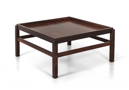 UN TAVOLINO, anni '60. <br>Legno di palissandro, 