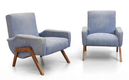  DUE POLTRONE, anni '60. <br>Strutture in legno, 