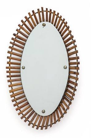 UNO SPECCHIO DA PARETE, anni '60. <br>Malacca e 