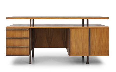 UNA SCRIVANIA, anni ' 60. <br>Legno 