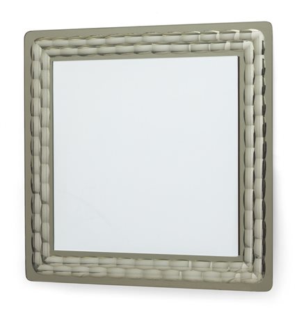 UNO SPECCHIO DA PARETE, anni '70. <br>Cristallo 