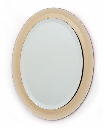  UNO SPECCHIO DA PARETE, anni '70. <br>Cristallo 