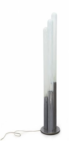  UNA LAMPADA DA TERRA, anni '70. <br>Acciaio 