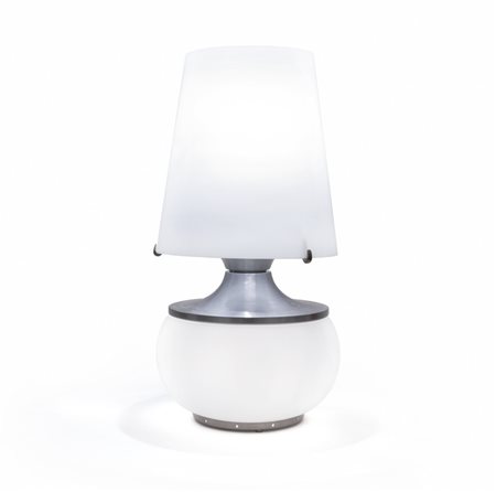 PIA GUIDETTI CRIPPA <br>Una lampada da tavolo per 