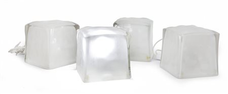  QUATTRO LAMPADE DA TAVOLO, anni '70. 