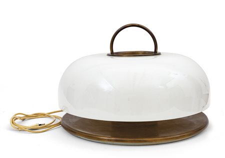 UNA LAMPADA DA TAVOLO, anni '70. <br>Ottone 