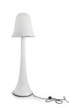 UNA LAMPADA DA TERRA, anni '70.   <br>Ottone 