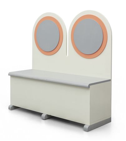  UNA CASSAPANCA, circa 1982<br>Legno laccato. 