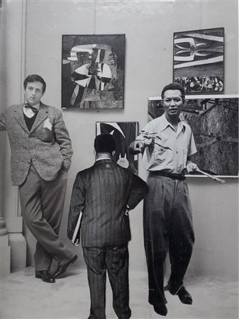 DANGELO SERGIO Milano (Mi) 1932 Visitatore (incognita) attonito ad una...