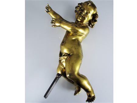 Scuola lombarda (XVIII secolo) Putto Bronzo dorato Altezza 45 cm