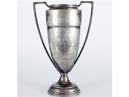 Trofeo in metallo argentato Periodo fascista Altezza 26 cm