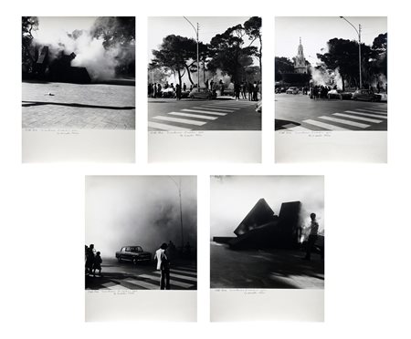 ZAZA MICHELE (n. 1948) - Cartella composta da n.5 fotografie. Simulazione d'incendio.