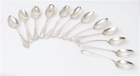 ARGENTIERI DANESI, XIX secolo Dodici cucchiai in argento 800 con varie...