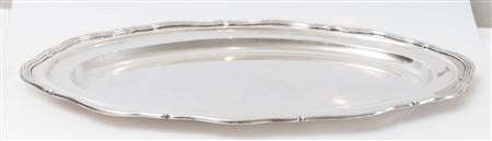 VASSOIO Realizzato in argento con bordo polilobato. Peso: 1434 gr. Cm...