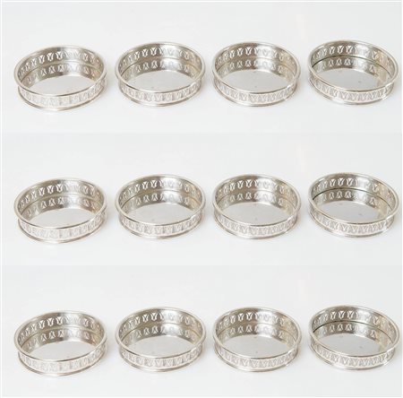 ARGENTERIA VENEZIANA, XX secolo Lotto composto da dodici sottobicchieri in...