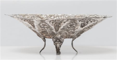 PORTABONBON Realizzato in argento.Peso: 329. Cm 8x23x18.