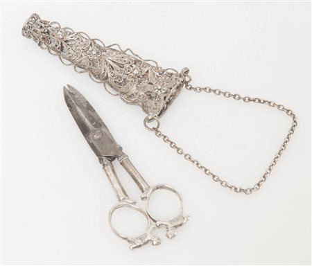 FORBICI DA SIGNORA Con annessa custodia lavorata in filigrana con punzone per...