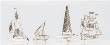 LOTTO COMPOSTO DA QUATTRO BARCHETTE Realizzate in argento 800 e 925. Recano...