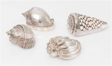 LOTTO COMPOSTO DA QUATTRO CONCHIGLIE Ciascuna placcata in argento....