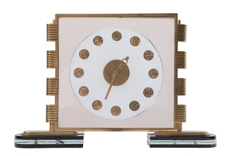Bell’orologio in bronzo dorato e vetro. Anni '30 del XX secolo. Nel quadrante...