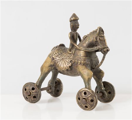 Cavallo - giocattolo in bronzo. Cm 16x15x9,5.