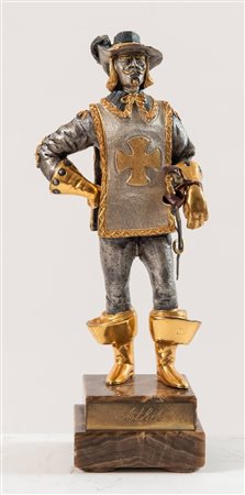 Scultura in bronzo dorato e argentato raffigurante Athos, moschiettiere. Anni...